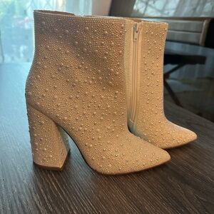 Steve Madden Nelle White Boots